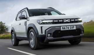 Dacia Duster - front tracking